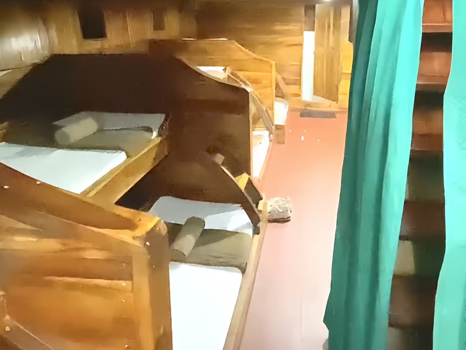 Share Cabin 22