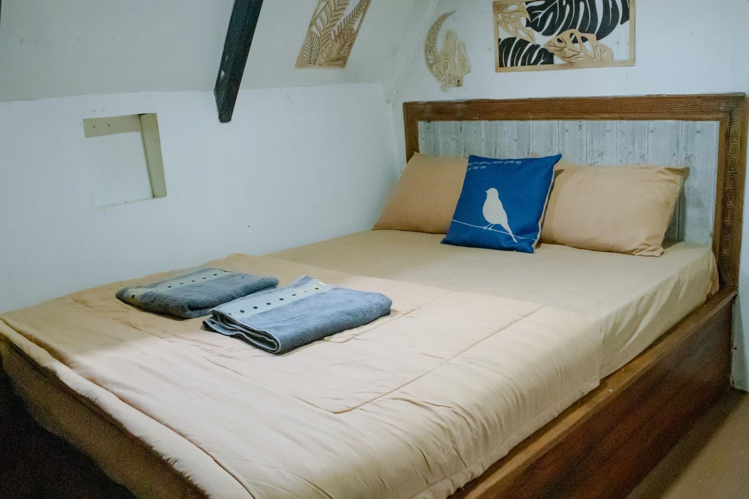 Private cabin lower