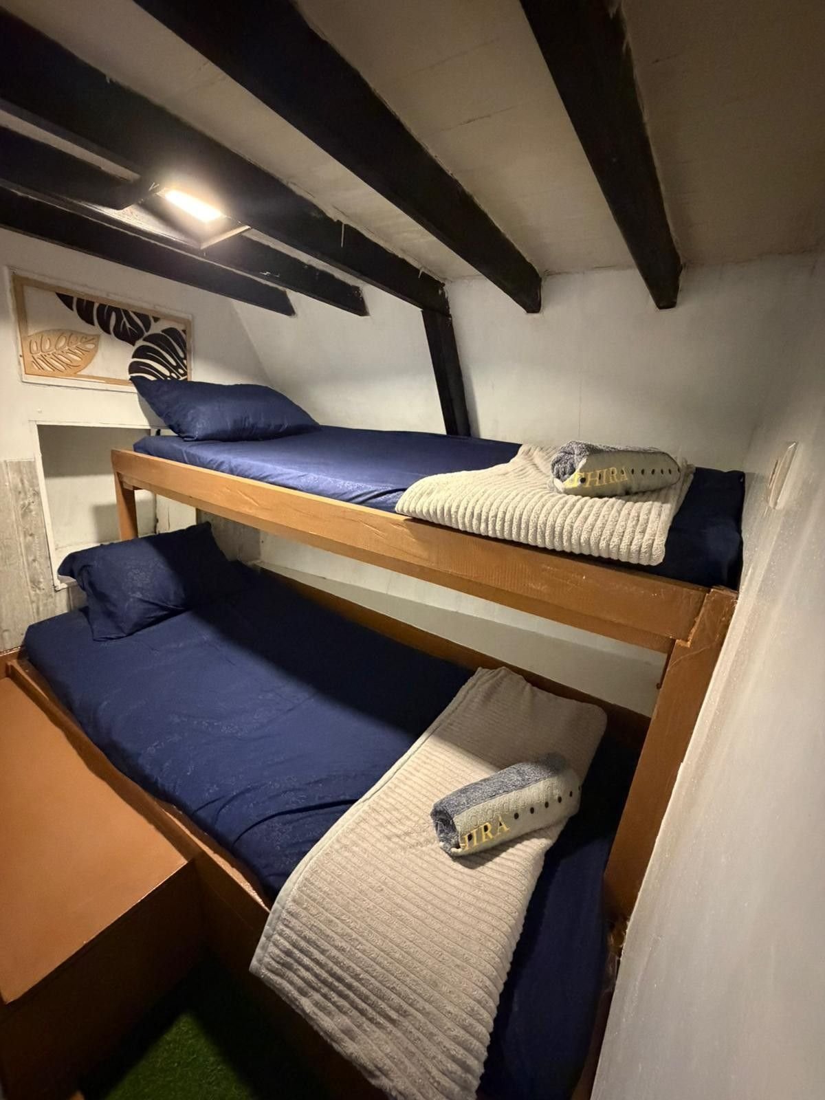 Sharing cabin Sharing cabin